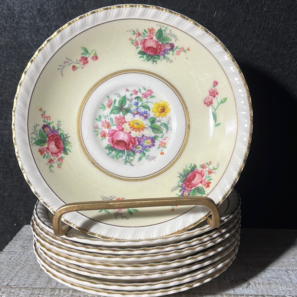 Johnson Brothers WINDSOR WARE Saucers JB-66 VTG Scalloped  England 5-1/2"